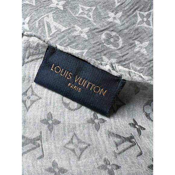 Louis Vuitton Envy LV Monogram Gray Silver Silk Bandeau Scarf Wrap & Brooch - Picture 4 of 7